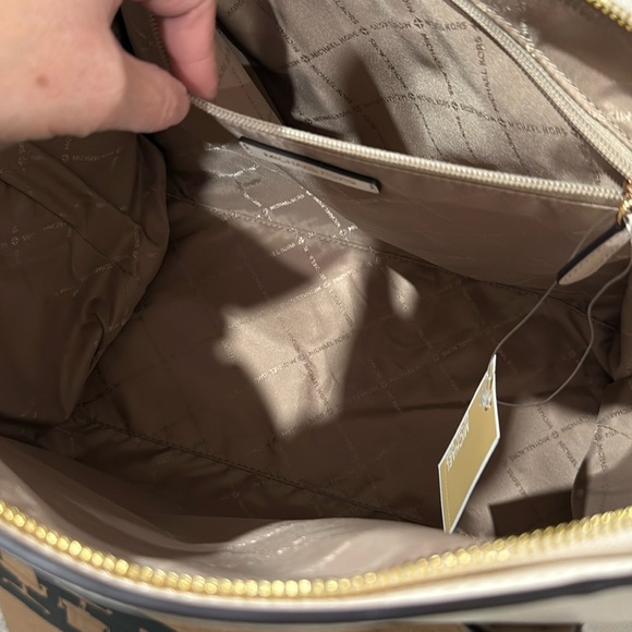 Michael Kors Cream Large Tote Bag - Picture 3 of 8